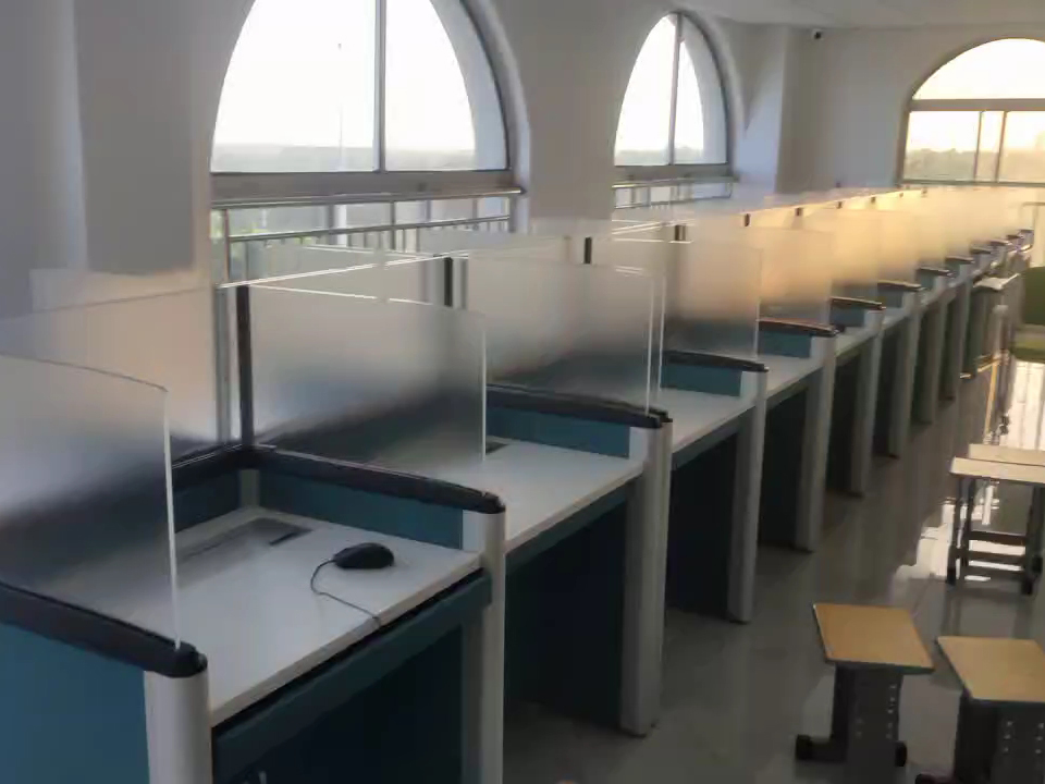 山東臨沂電力學校升降屏風語音教室考場