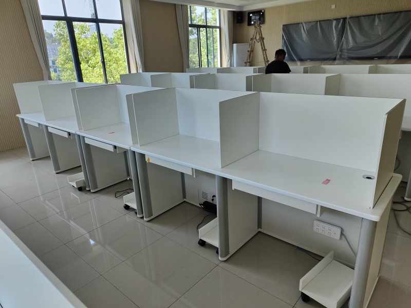 湖北省武漢市洪山區某單位升降屏風培訓室