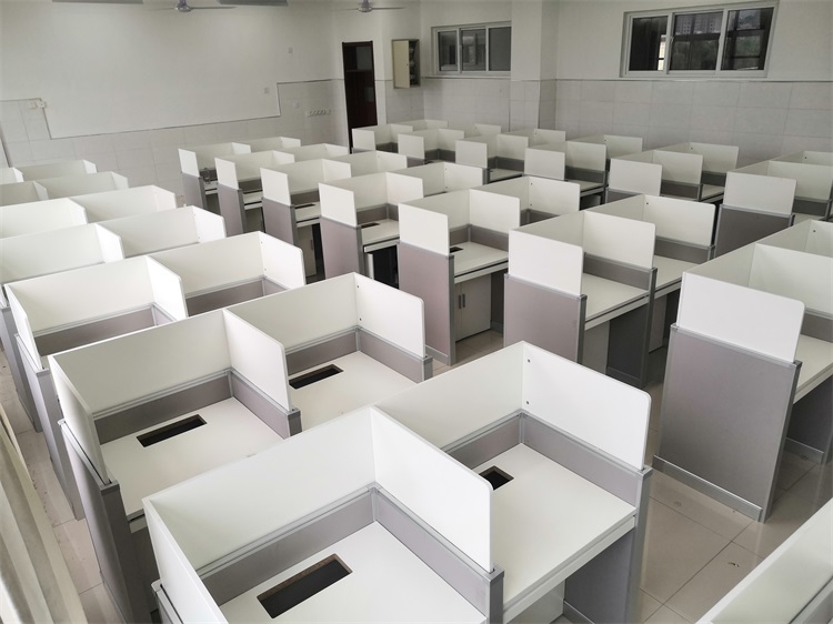 山東省泰安市英雄山中學升降屏風語音室