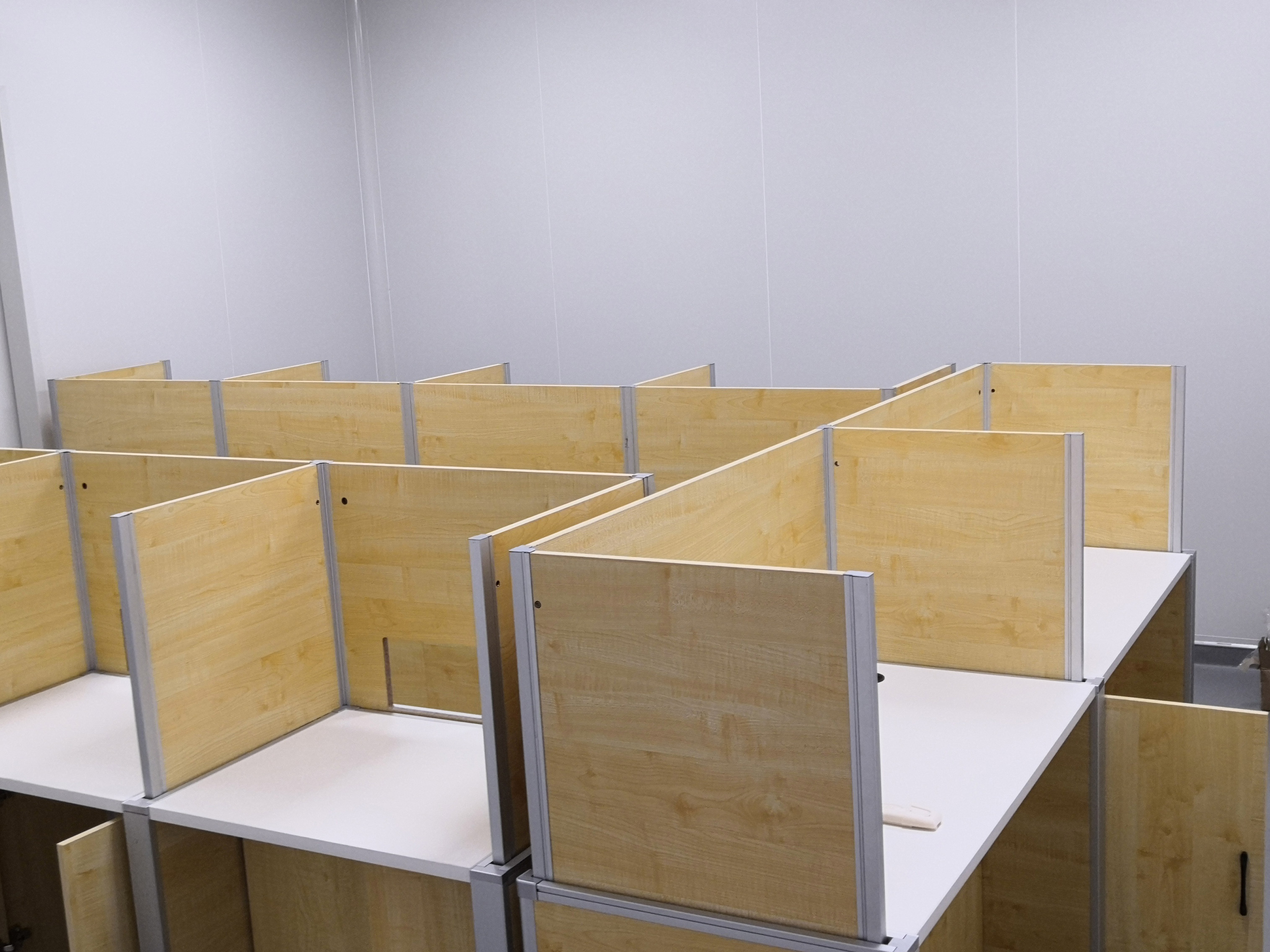 山東青島雀巢有限公司升降屏風咖啡品嘗桌